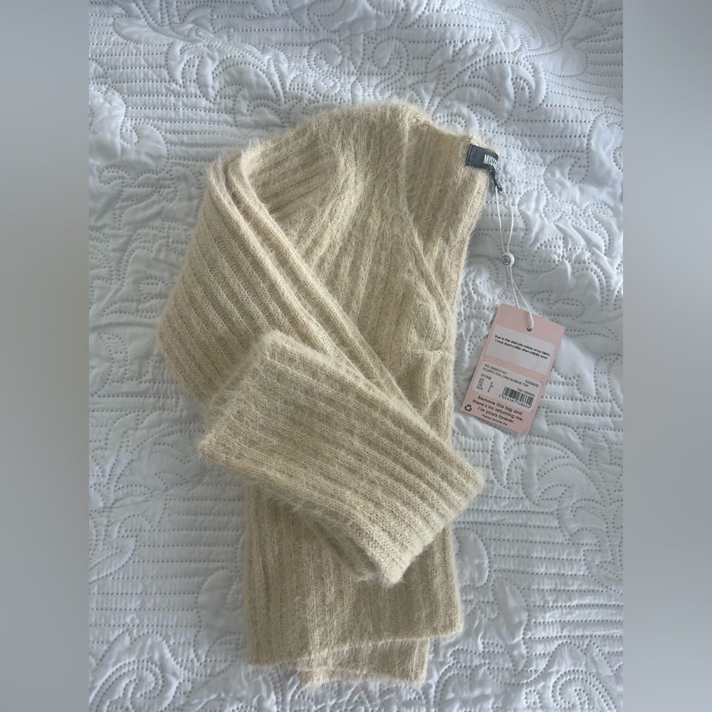 Missguided Beige Ribbed V-Neck Crop Top - Picture 3 of 8